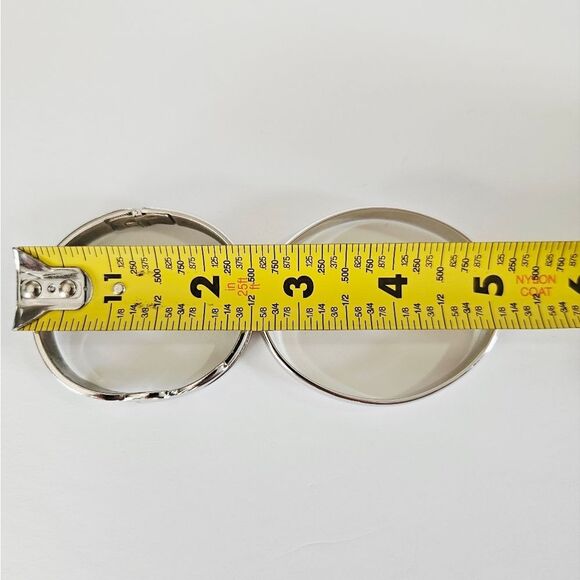 Vintage Monet Signed Set of 2 Silver Tone Hinged Clamper Style Bangle Bracelets - Picture 7 of 7